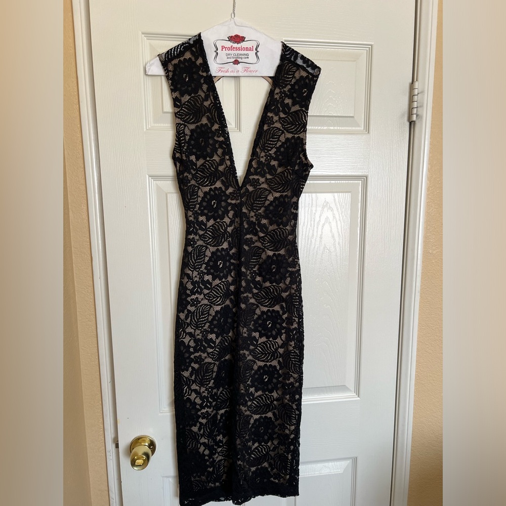 Windsor lace dress